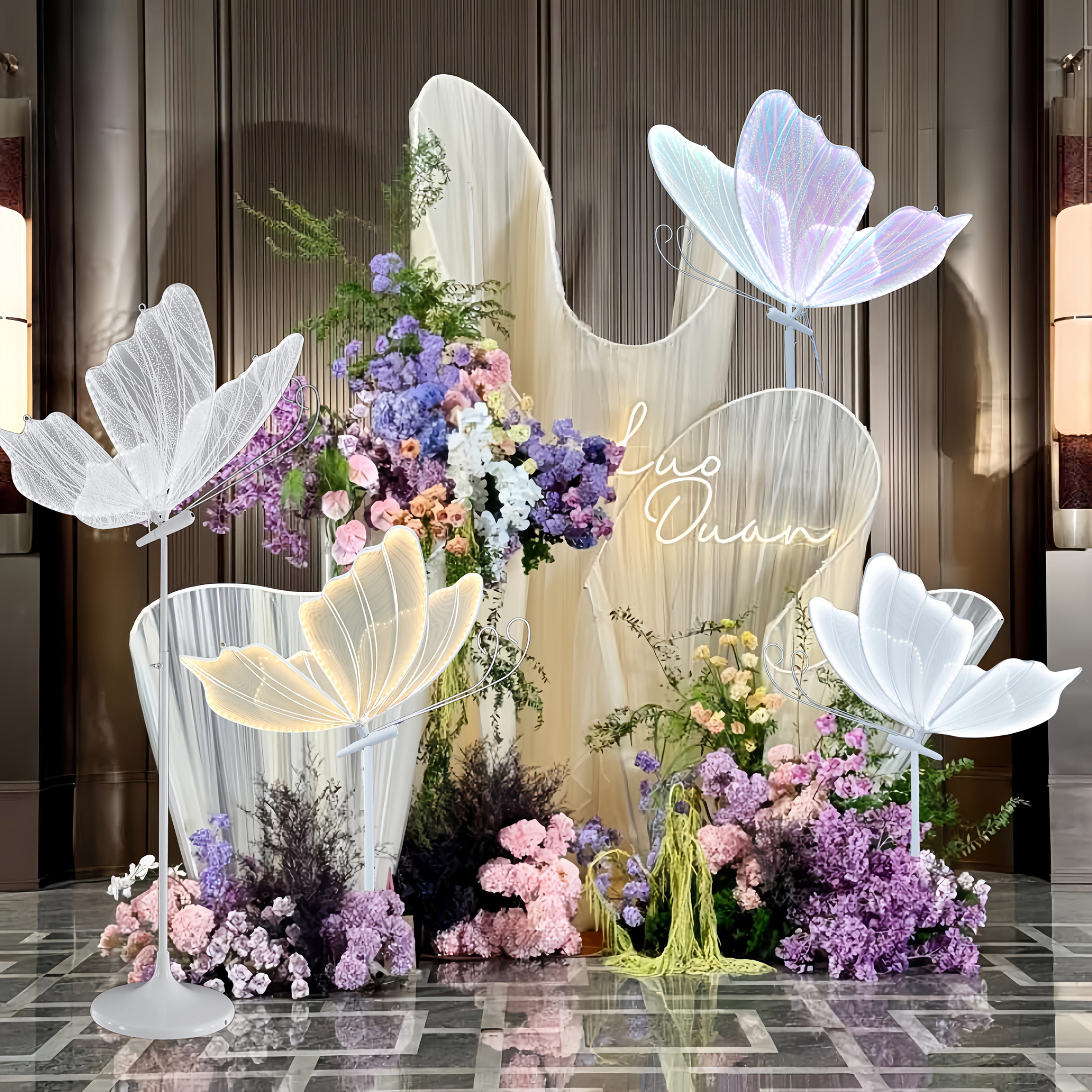 31.4-inch Wedding Butterfly Floor Lamp Birthday Party Wedding Reception Photo Area Ambient Lighting Christmas Tree Companion Lighting Romantic Valentine's Day Housewarming Dinner Decoration LED Giant Glowing Butterfly Hanging Sculpture Lamp